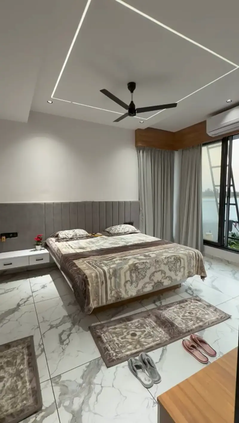 Video tour of the bedroom and garden view
